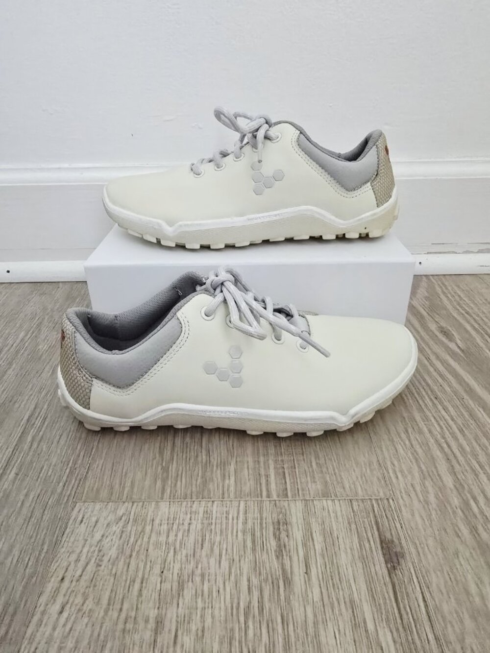 VivoBarefoot Hybrid Golf Shoes 6.5 Cream Womens Leather Lace Up Athletic